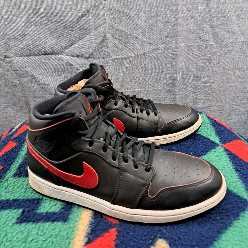 %Nike Air Jordan 1 Mid Retro Black Red Men Size 10.5 Chicago Bulls AJ16